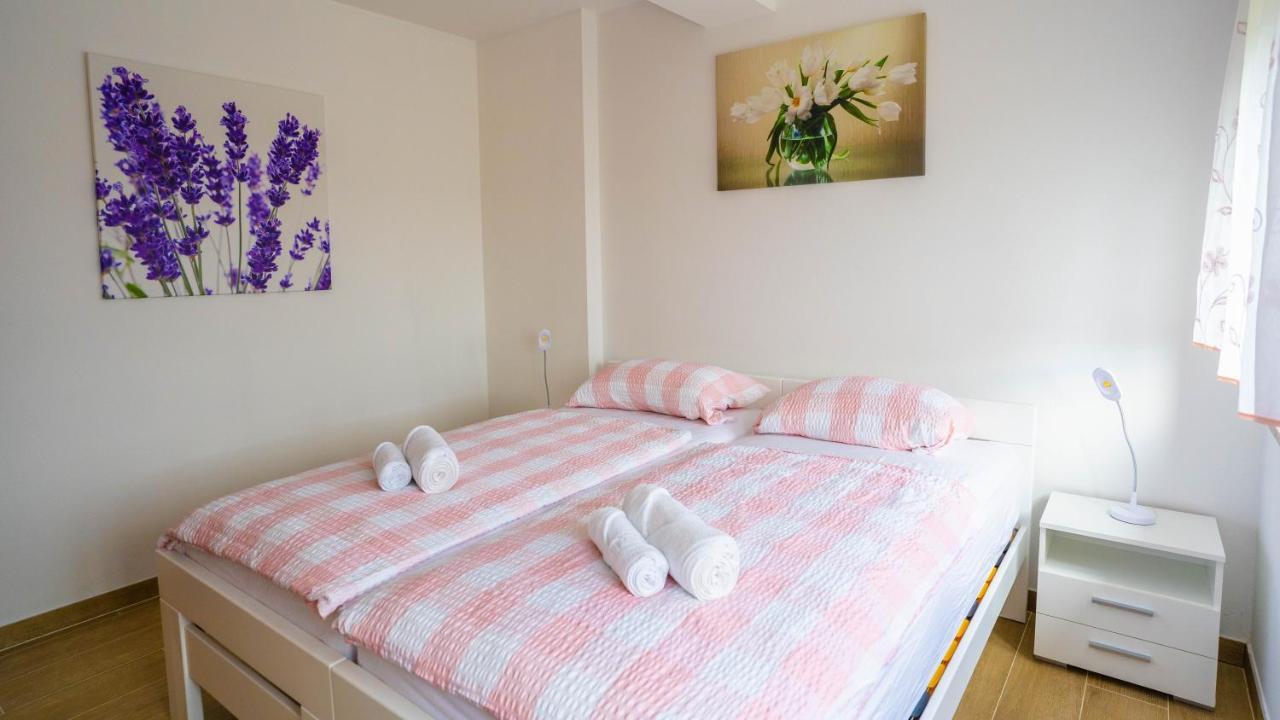 Apartma Tri Oljke Dobrovo Extérieur photo