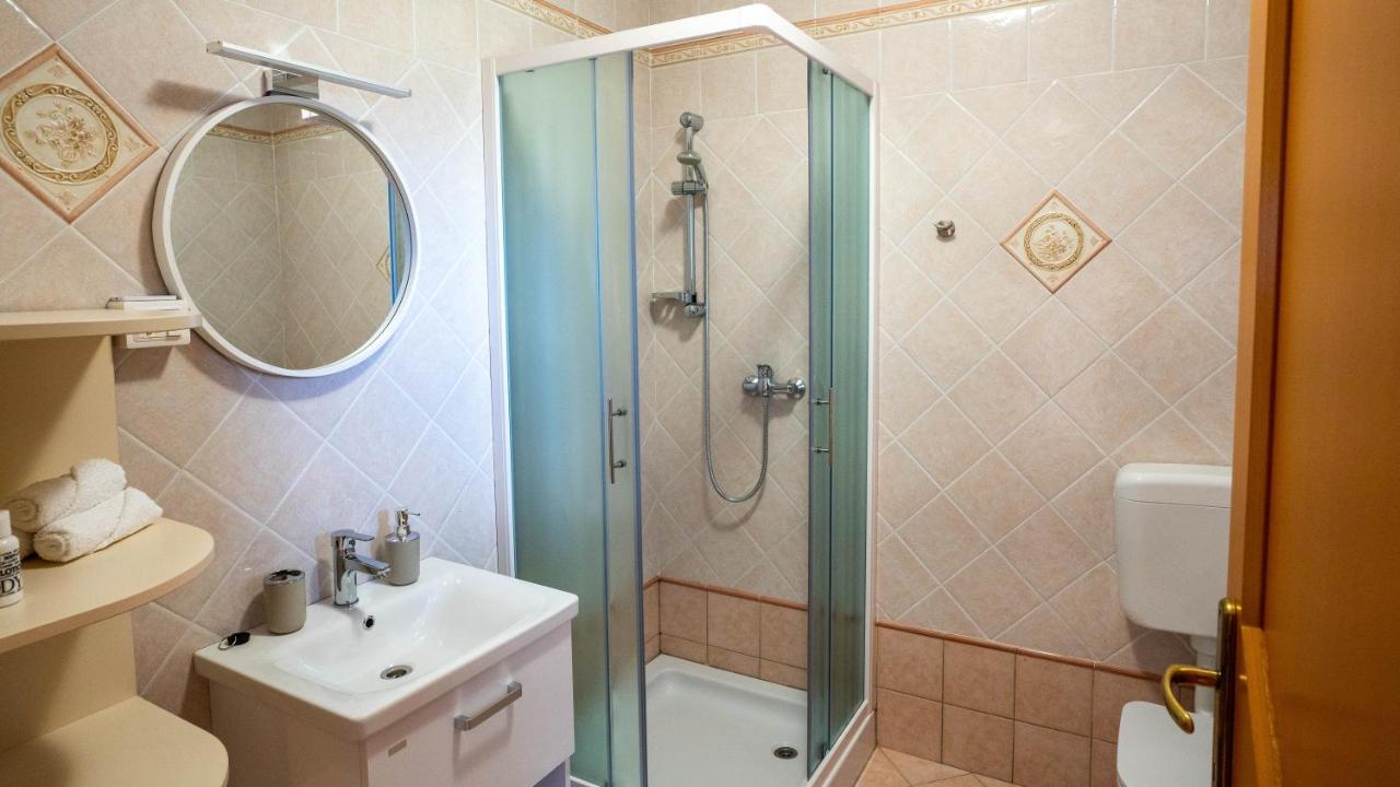 Apartma Tri Oljke Dobrovo Extérieur photo